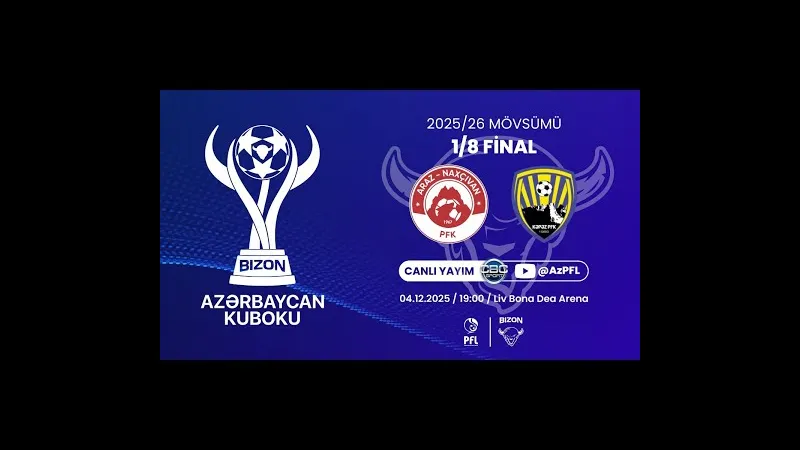 Cầu thủ của đội A tung cú đá mạnh trong trận đấu với đội B Cầu thủ của đội A tung cú đá mạnh trong trận đấu với đội B